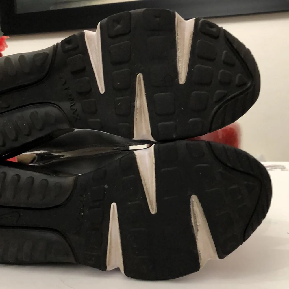 NIKE AIR RUNNING SNEAKERS MENS-BOYS (TEENS SIZE 7Y